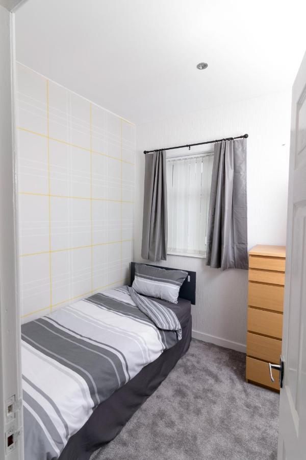 Entire House - 2 Bedroom - 3 Bed - Free Wifi - Tv Clayton-le-Moors Екстер'єр фото