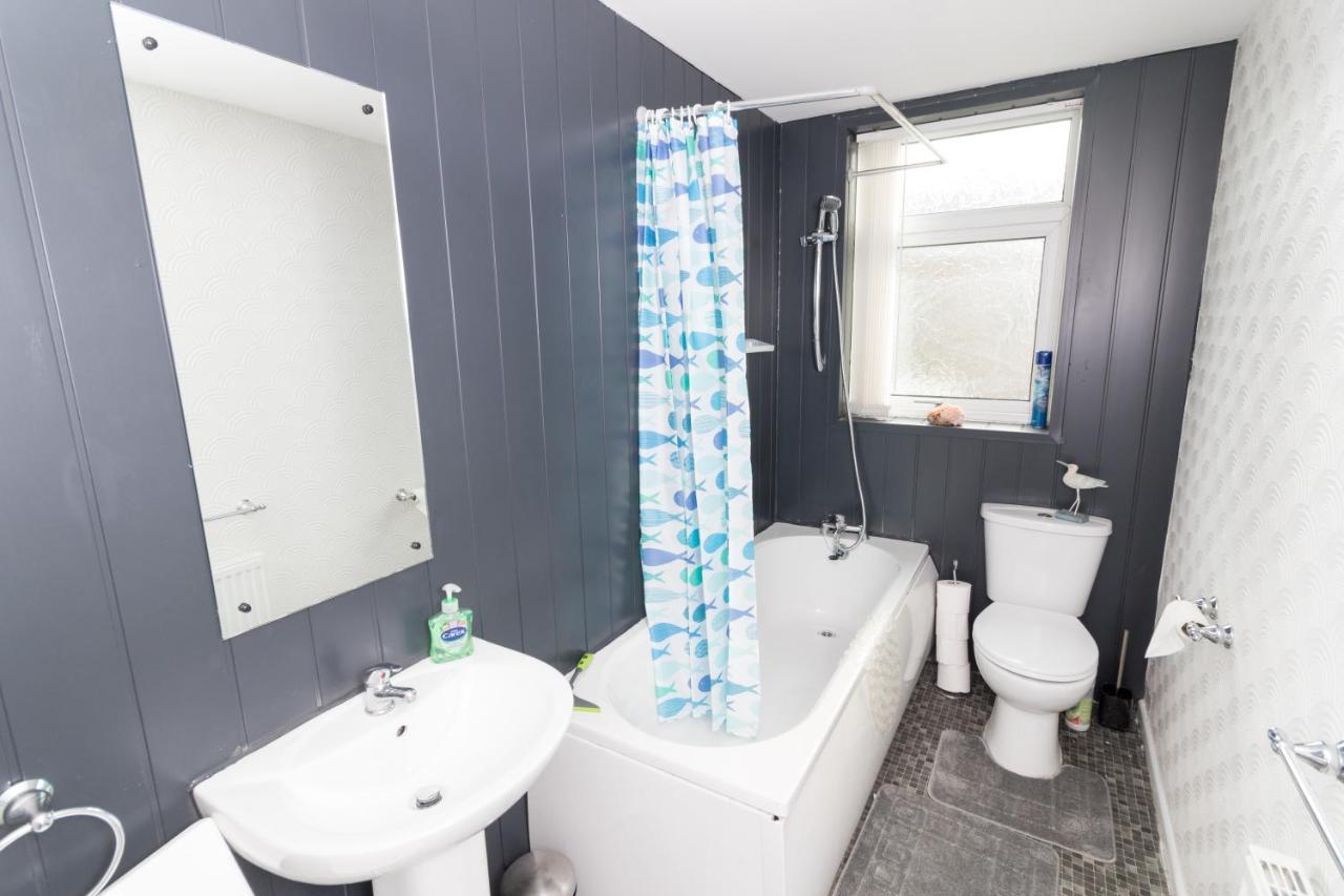 Entire House - 2 Bedroom - 3 Bed - Free Wifi - Tv Clayton-le-Moors Екстер'єр фото